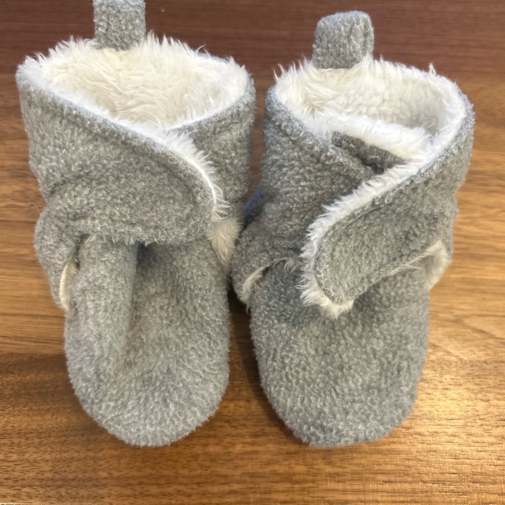 Zutano fleece baby booties
